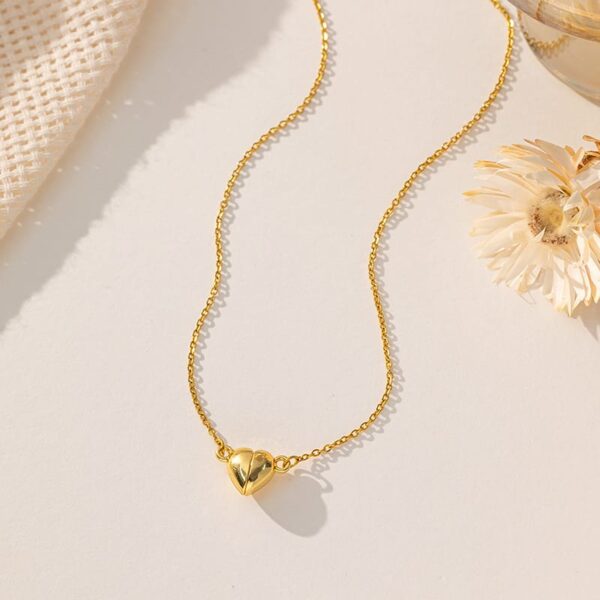 Magnetic heart necklace