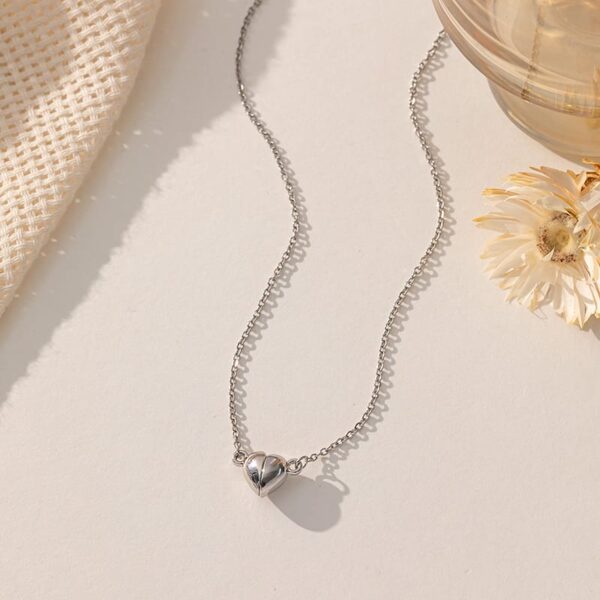 Magnetic heart necklace silver